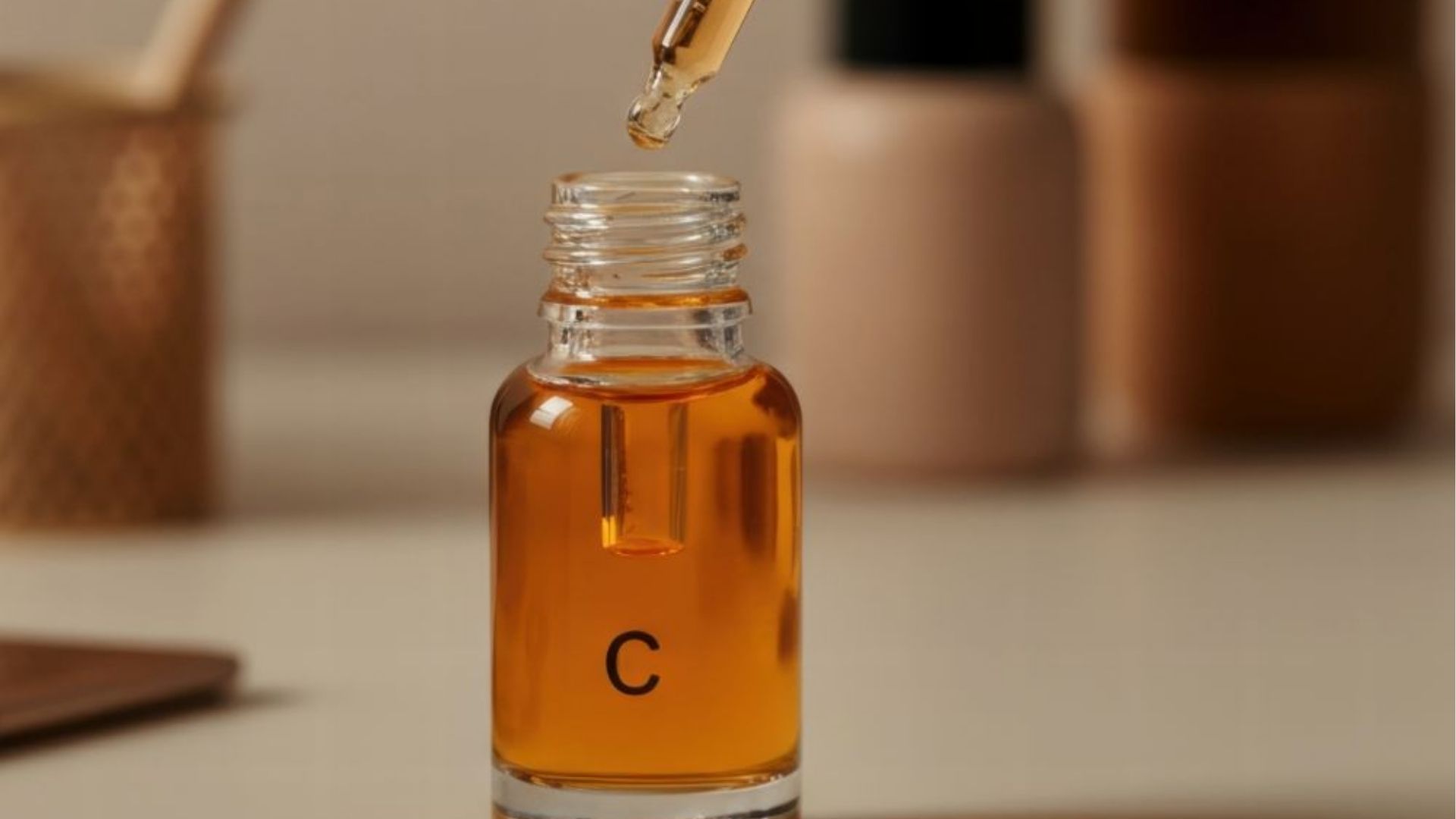 طريقة استخدام سيروم فيتامين سي - الأنيقة